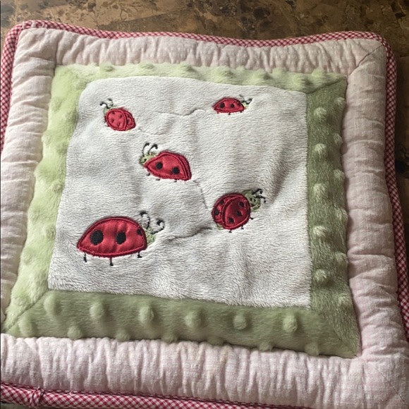 Wall art for nursery . 3 fuzzy squares . - Picture 4 of 5